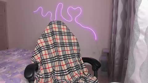 Snapshot of hello_kittykk chatting on 04.15.26 Lisa online show from 04.15.26