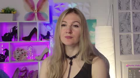 Alisia  Monday to Friday from 10 am to 4 pm GMT 2 online show from 01.13.25