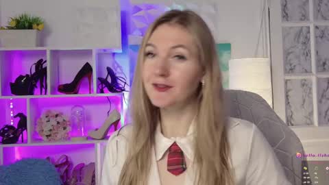 Alisia  Monday to Friday from 10 am to 4 pm GMT 2 online show from 01.16.25
