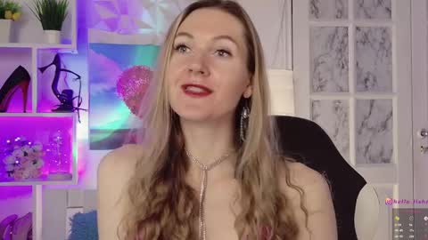Alisia  Monday to Friday from 10 am to 4 pm GMT 2 online show from 01.23.25