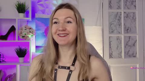 Alisia  Monday to Friday from 10 am to 4 pm GMT 2 online show from 01.28.25