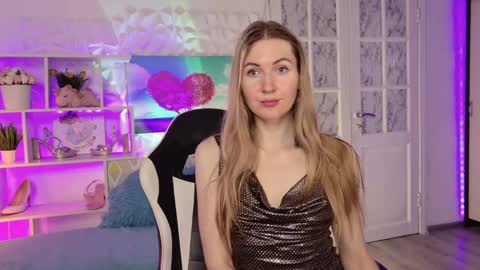 Alisia  Monday to Friday from 10 am to 4 pm GMT 2 online show from 02.07.25