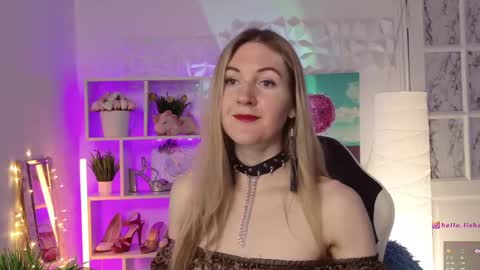 Alisia  Monday to Friday from 10 am to 4 pm GMT 2 online show from 02.10.25
