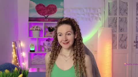 Alisia  Monday to Friday from 10 am to 4 pm GMT 2 online show from 02.18.25