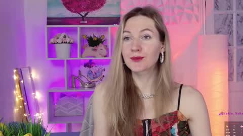 Alisia  Monday to Friday from 10 am to 4 pm GMT 2 online show from 02.19.25