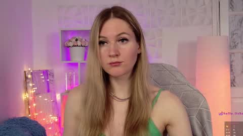 Alisia  Monday to Friday from 10 am to 4 pm GMT 2 online show from 03.05.25