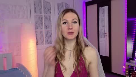 Alisia  Monday to Friday from 10 am to 4 pm GMT 2 online show from 03.06.25
