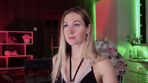 Alisia  Monday to Friday from 10 am to 4 pm GMT 2 online show from 10.28.25