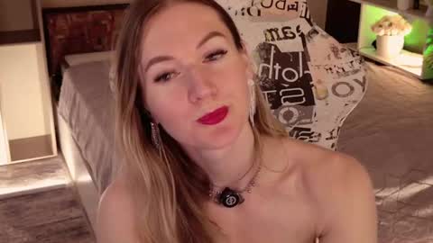 Alisia  Monday to Friday from 10 am to 4 pm GMT 2 online show from 07.03.26