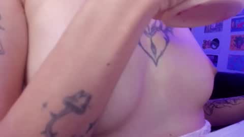 Snapshot of helloskinnygirls chatting on 10.14.25 Raven and Momo online show from 10.14.25