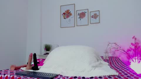 Hellzel online show from 10.03.25