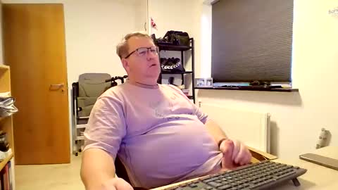 Snapshot of henrikrp1971 chatting on 12.15.25 henrikrp1971 online show from 12.15.25