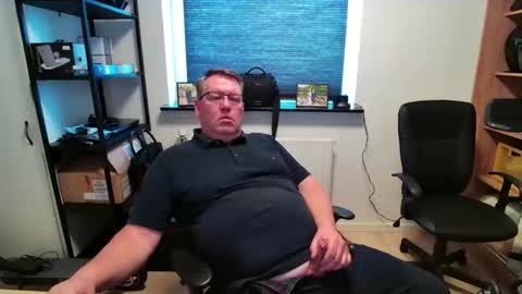 Snapshot of henrikrp1971 chatting on 04.16.26 henrikrp1971 online show from 04.16.26