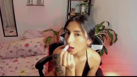Hello I am Valentina independent Colombian model I love sensuality and pleasure welcome online show from 02.01.25