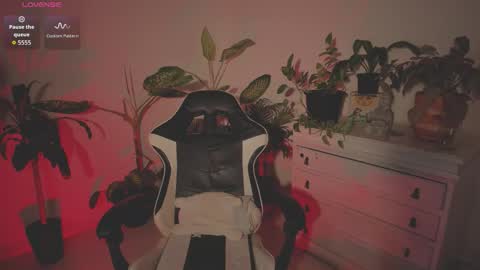 Hello I am Valentina independent Colombian model I love sensuality and pleasure welcome online show from 09.21.25