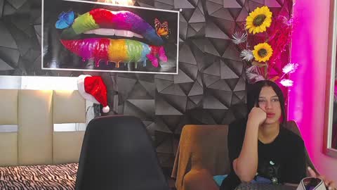 Snapshot of hera_divine chatting on 12.13.24 HERA online show from 12.13.24