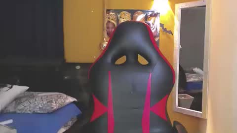 Snapshot of hera_divine chatting on 12.17.24 HERA online show from 12.17.24