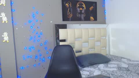 Snapshot of hera_divine chatting on 01.27.25 HERA online show from 01.27.25