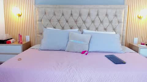 Hera  online show from 09.24.25