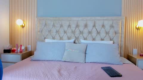 Hera  online show from 09.25.25