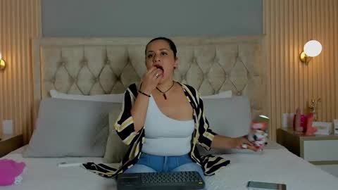 Hera  online show from 10.15.25