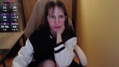 Snapshot of heraluna_ chatting on 01.01.25 HeraLuna  online show from 01.01.25