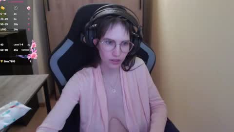 Snapshot of heraluna_ chatting on 01.20.25 HeraLuna  online show from 01.20.25