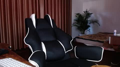 Snapshot of hercules__ chatting on 02.12.26 Gregblonde Alextattoo online show from 02.12.26