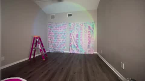 Snapshot of hexivu chatting on 12.26.24 salem online show from 12.26.24