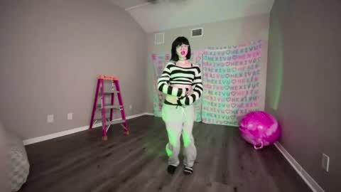 Snapshot of hexivu chatting on 01.17.25 salem online show from 01.17.25