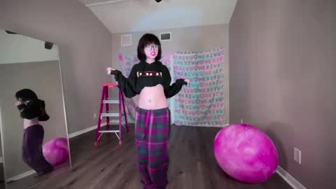 Snapshot of hexivu chatting on 02.01.25 salem online show from 02.01.25