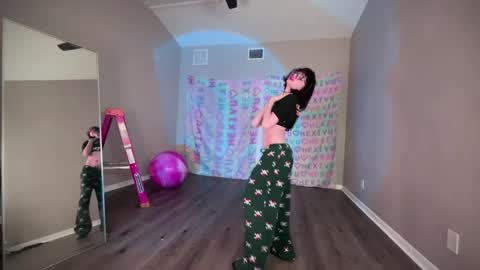 Snapshot of hexivu chatting on 02.06.25 salem online show from 02.06.25