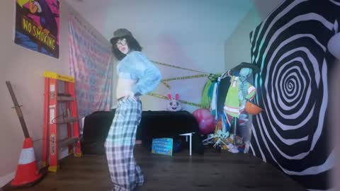 Snapshot of hexivu chatting on 09.14.25 salem online show from 09.14.25