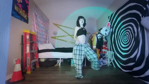 Snapshot of hexivu chatting on 09.25.25 salem online show from 09.25.25