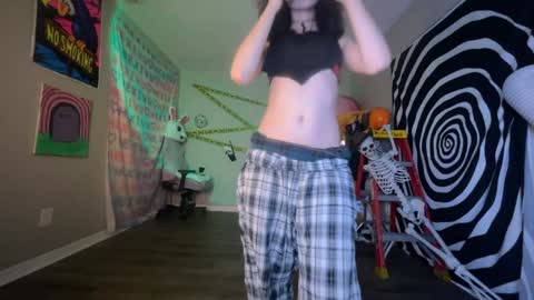 Snapshot of hexivu chatting on 10.24.25 salem online show from 10.24.25