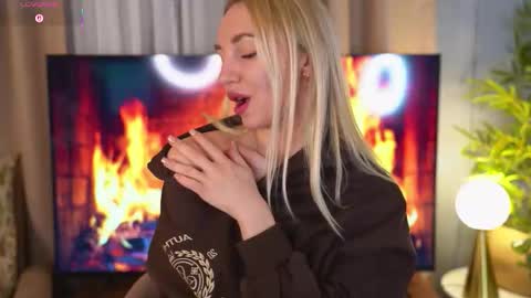 Snapshot of hey_becky chatting on 02.11.26 Becky online show from 02.11.26