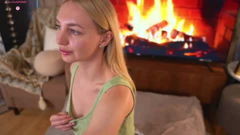 Snapshot of hey_becky chatting on 02.23.26 Becky online show from 02.23.26