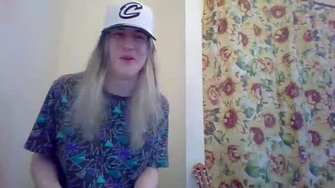 Snapshot of hey_mikky chatting on 03.07.25 hey_mikky online show from 03.07.25