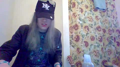 Snapshot of hey_mikky chatting on 03.09.25 hey_mikky online show from 03.09.25