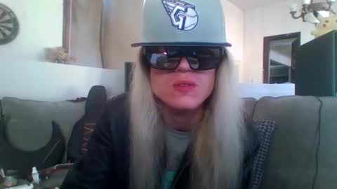 Snapshot of hey_mikky chatting on 09.21.25 hey_mikky online show from 09.21.25
