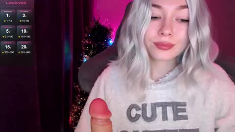 Snapshot of hey_nora_ chatting on 01.24.25 Nora online show from 01.24.25