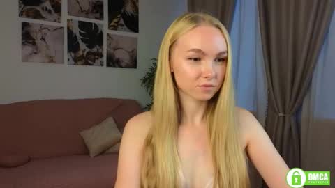 Snapshot of hey_olivia chatting on 10.25.25 hey_olivia online show from 10.25.25