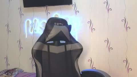 Snapshot of heyy_baddie chatting on 05.19.26 Heyy baddie online show from 05.19.26