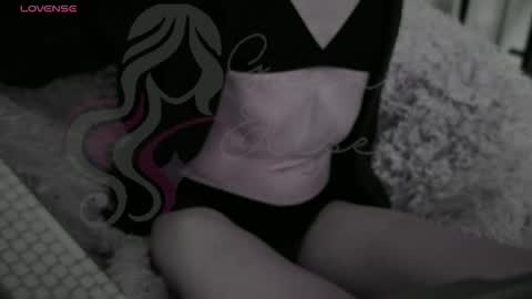 Gwen Elise online show from 12.14.25