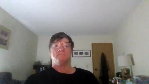 Snapshot of hg99too chatting on 10.30.25 hg99too online show from 10.30.25