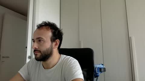 Snapshot of hhombre chatting on 10.17.25 hhombre online show from 10.17.25