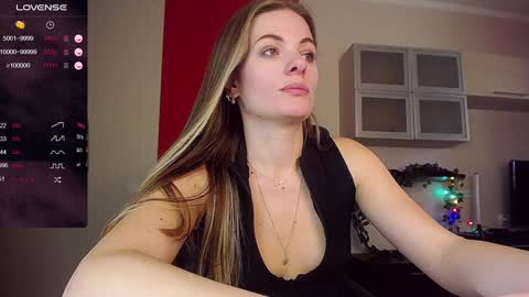 Snapshot of hi_bye_ chatting on 01.17.25 Lina online show from 01.17.25