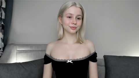 Snapshot of hi_popsy chatting on 10.01.25 Popsy Risha online show from 10.01.25