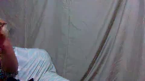 hi_there99 online show from 10.13.25