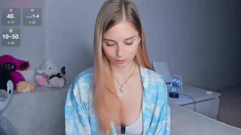 Snapshot of hidden_charm chatting on 02.11.26 Elizabeth online show from 02.11.26